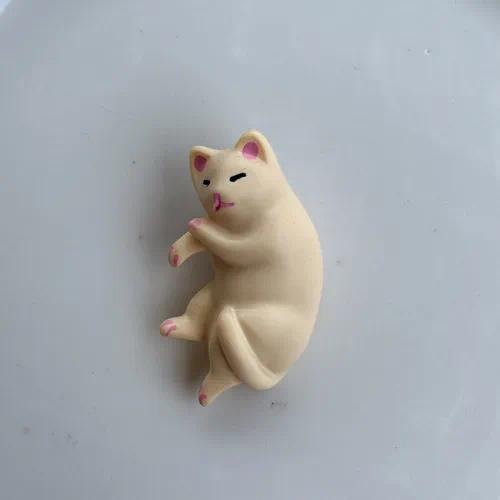 Sleepy Kitten Hair Clip
