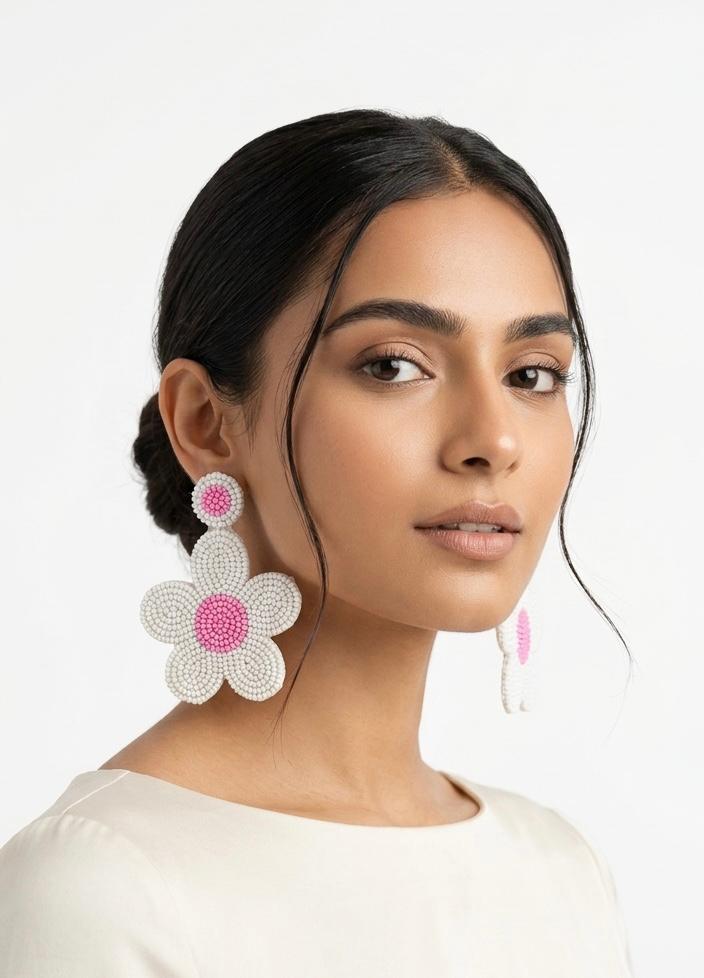 White Daisy, Pink Centre Drop
